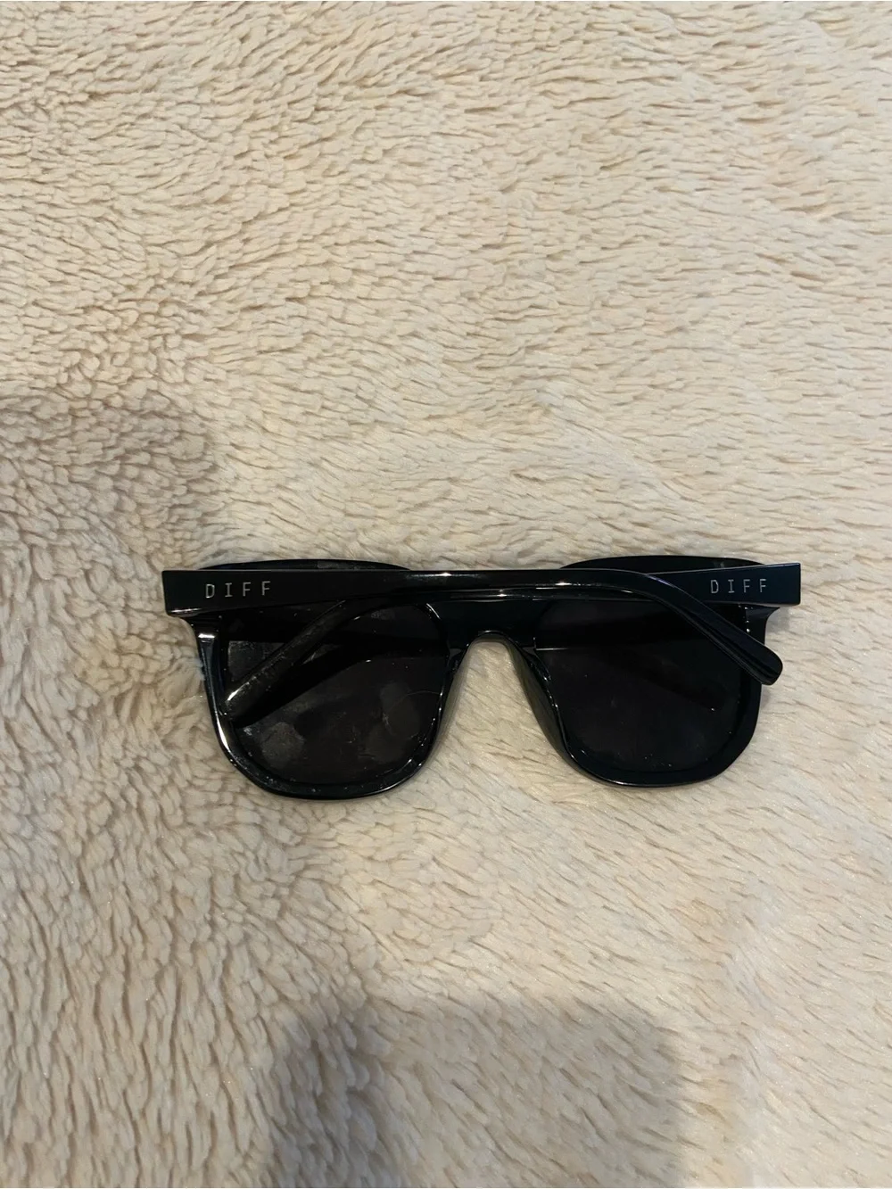DIFF Eyewear Gia Black Oversized Cat Eye Sunglasses